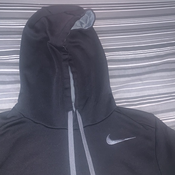 Black & Gray Nike Therma-Fit Hoodie - Picture 4 of 5